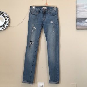 PacSun lightwash ripped jeans!